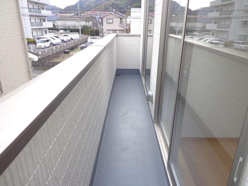 Balcony. Balconies from 2 Tsunoo room can enter and exit
