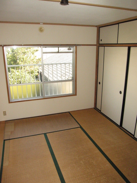 Other room space. I tatami replaced before occupancy.