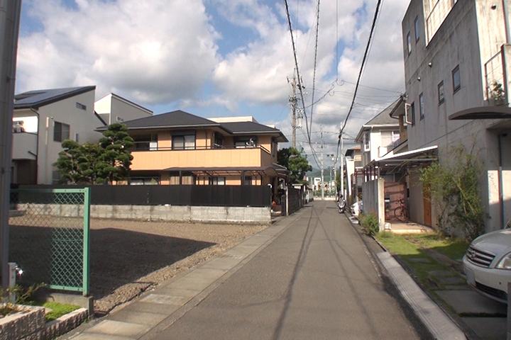 Local photos, including front road. Construction before the front road and local photo