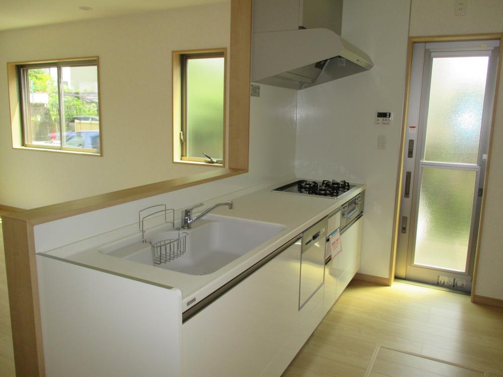 Kitchen. Bright kitchen with dishwasher is with ☆ 