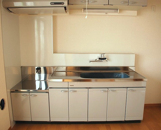 Kitchen. kitchen. sink ・ Ease of use of consent Yes taking a large ventilation fan!