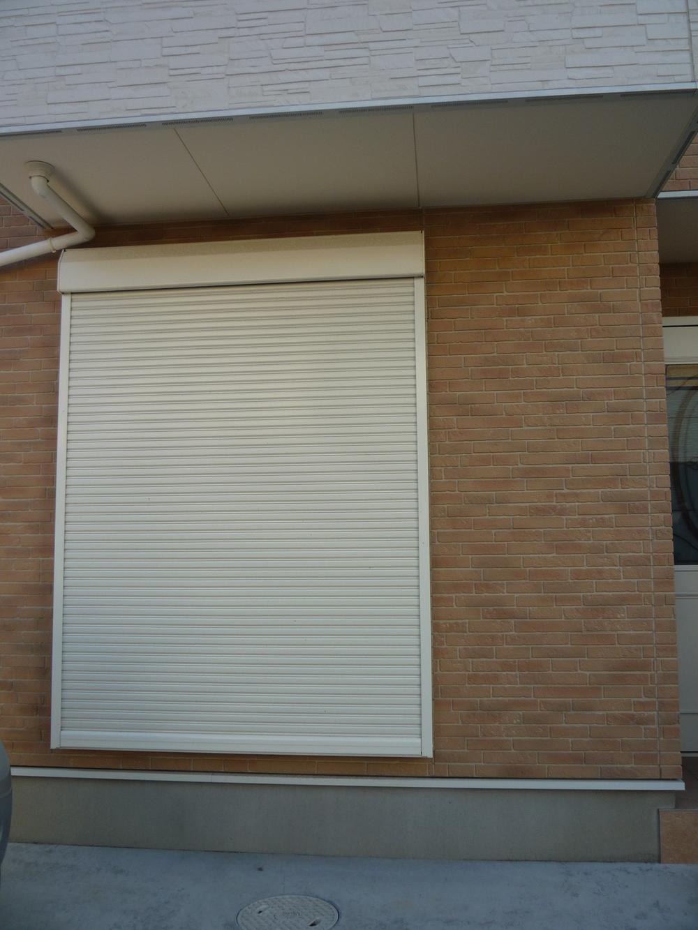 Same specifications photos (Other introspection). The first floor of the shutter shutters