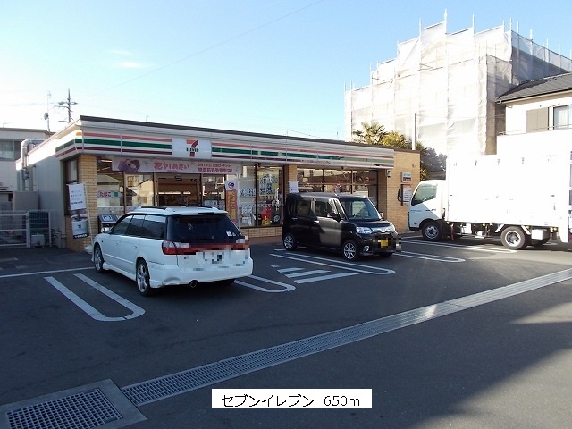 Convenience store. 650m to Seven-Eleven (convenience store)