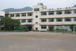 Junior high school. 1367m to Shizuoka City clothing woven junior high school