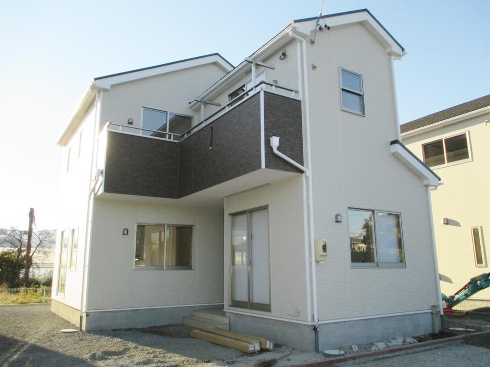 Local appearance photo. Building 2