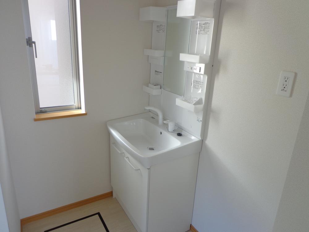 Same specifications photos (Other introspection). Same specifications: vanity with a shower head