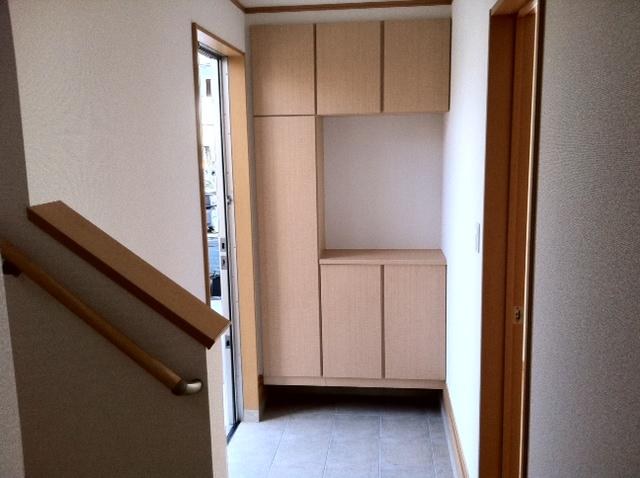 Same specifications photos (Other introspection). Same specifications: entrance storage