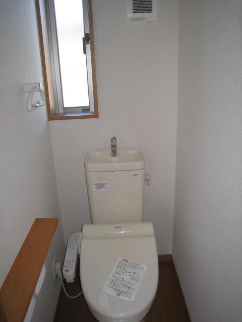 Toilet. Indoor (11 May 2013) Shooting