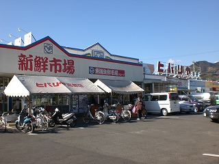 Supermarket. Hibariya higher part to the store (supermarket) 497m