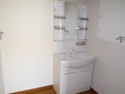 Other Equipment. Shampoo dresser of the same specification