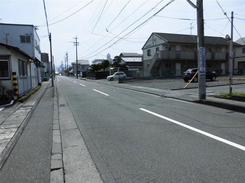 Local photos, including front road. Construction before the front road and local photo