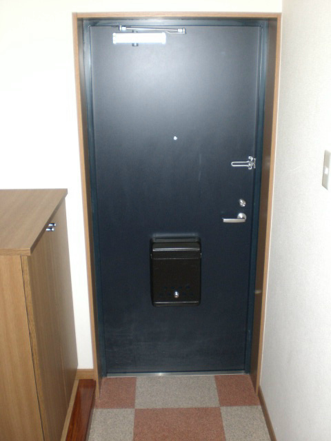 Entrance. There cupboard