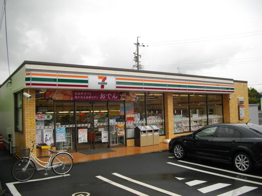 Convenience store. 240m goods abundance of convenience stores to Seven-Eleven store Hirakawachi