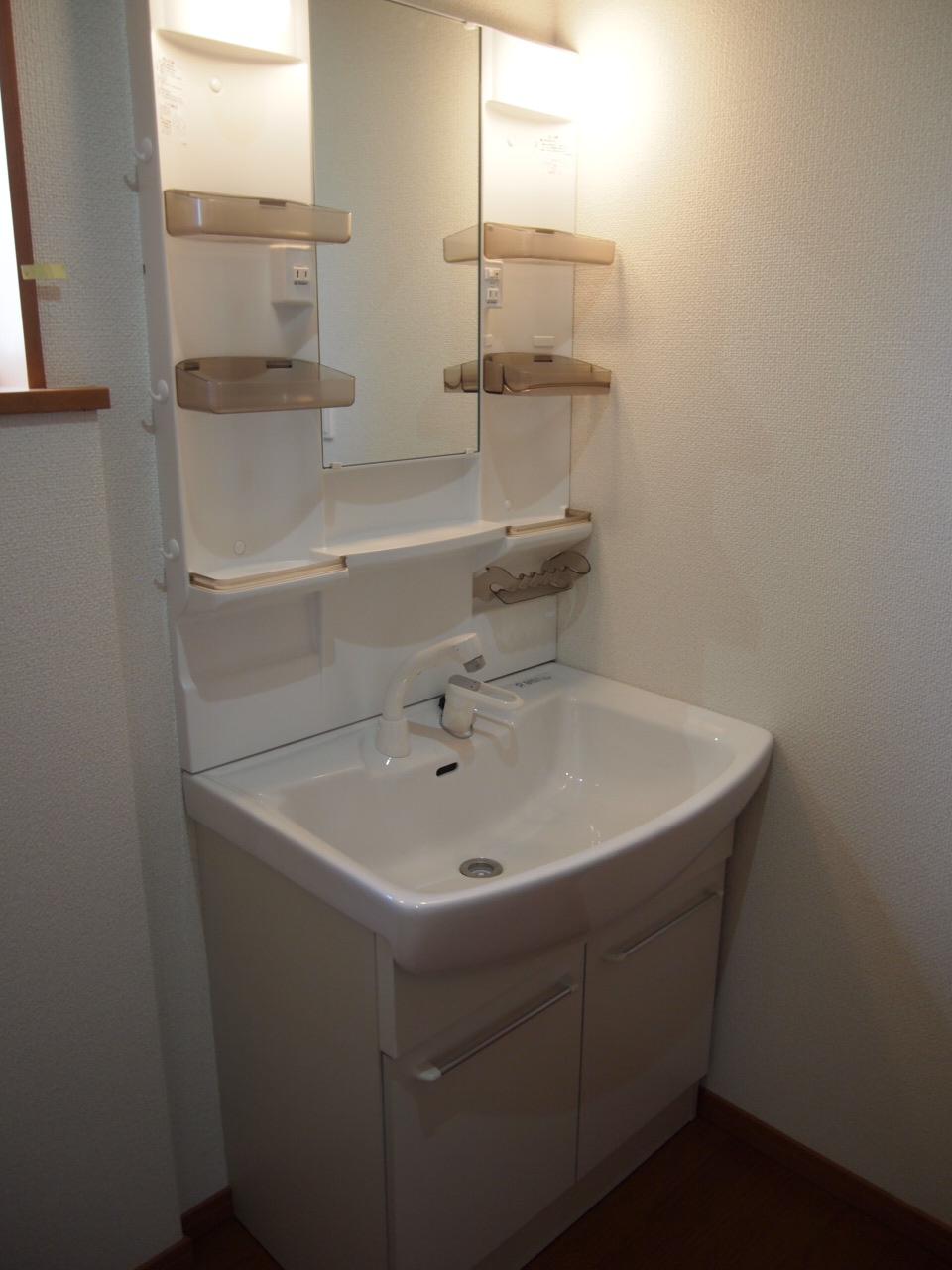 Wash basin, toilet. Indoor (12 May 2013) Shooting