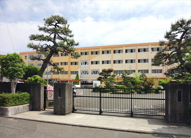 Junior high school. 1200m to Shizuoka Municipal Shimizu second junior high school