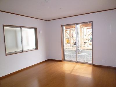 Living. Living spacious of the same specification