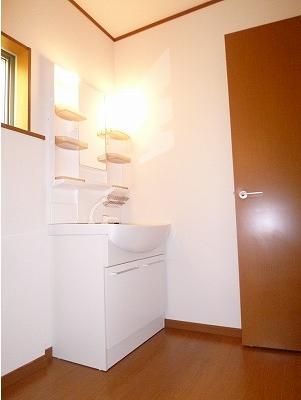 Other Equipment. Shampoo dresser of the same specification