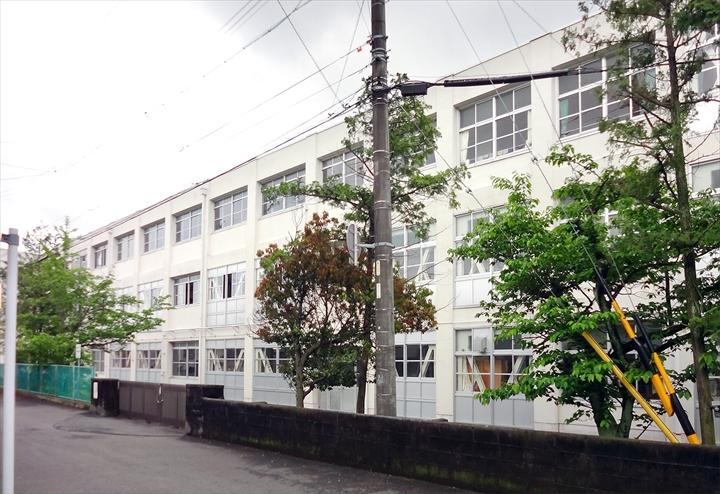 Junior high school. 850m to Shizuoka Municipal Shimizu eighth Junior High School