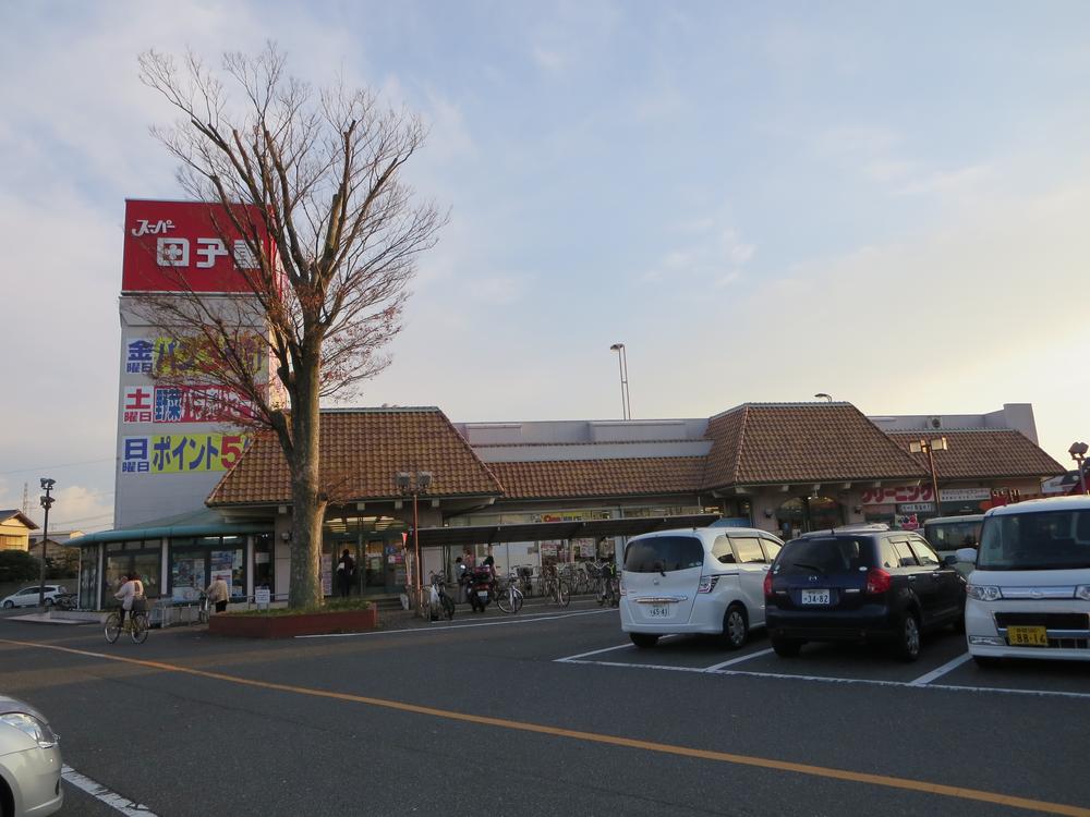 Supermarket. Super Takko 316m to heavy Komagoshi shop