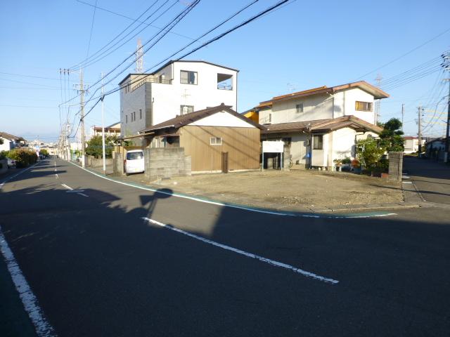 Compartment figure. Land price 13.4 million yen, Wide for a traffic volume fewer land area 91.07 sq m road. Local photos, including the front road (December 2013) Shooting
