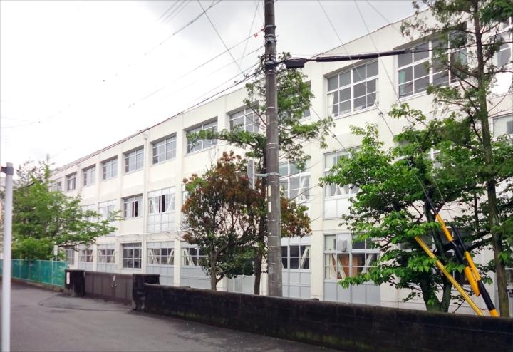 Junior high school. 60m to Shizuoka Municipal Shimizu eighth Junior High School