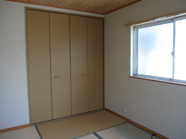 Other room space. It is next to the Japanese-style living.