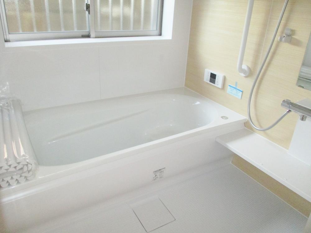 Bathroom. Bathroom with large windows ☆ 