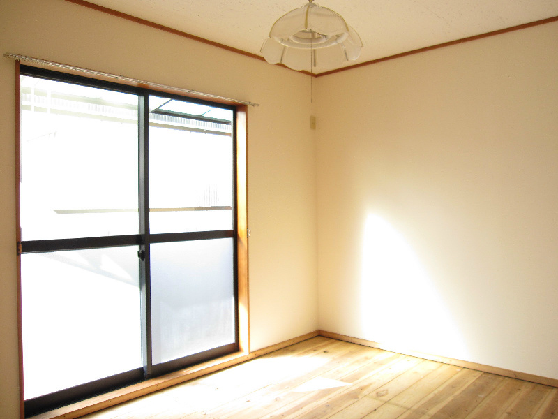 Living and room. Is a Japanese-style room. There are tatami.