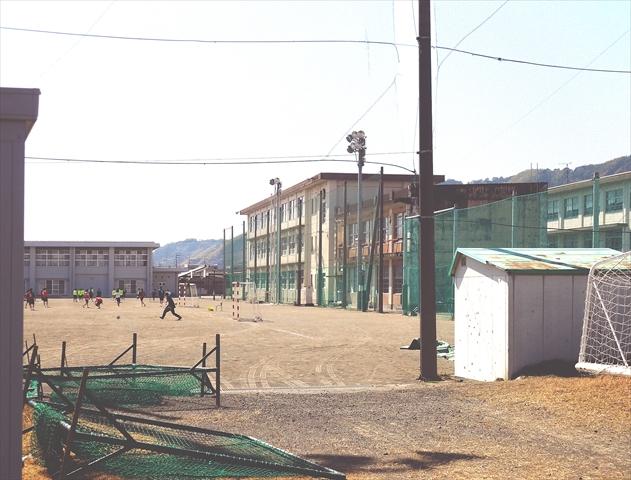 Junior high school. 240m to Shizuoka Municipal Shimizu sixth junior high school