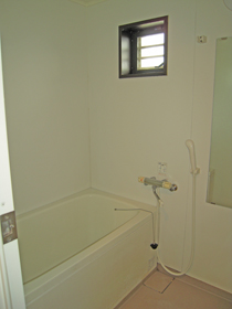 Bath. Bathrooms: thermostat shower, Window There ventilation ◎