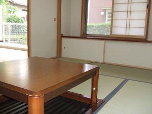 Non-living room. It comes with your stand digging in Japanese-style room.