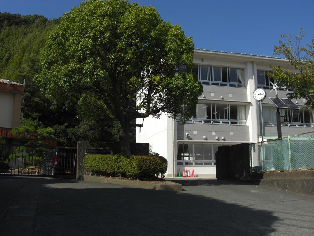 Junior high school. 1459m to Shizuoka City Iida Shimizu Junior High School