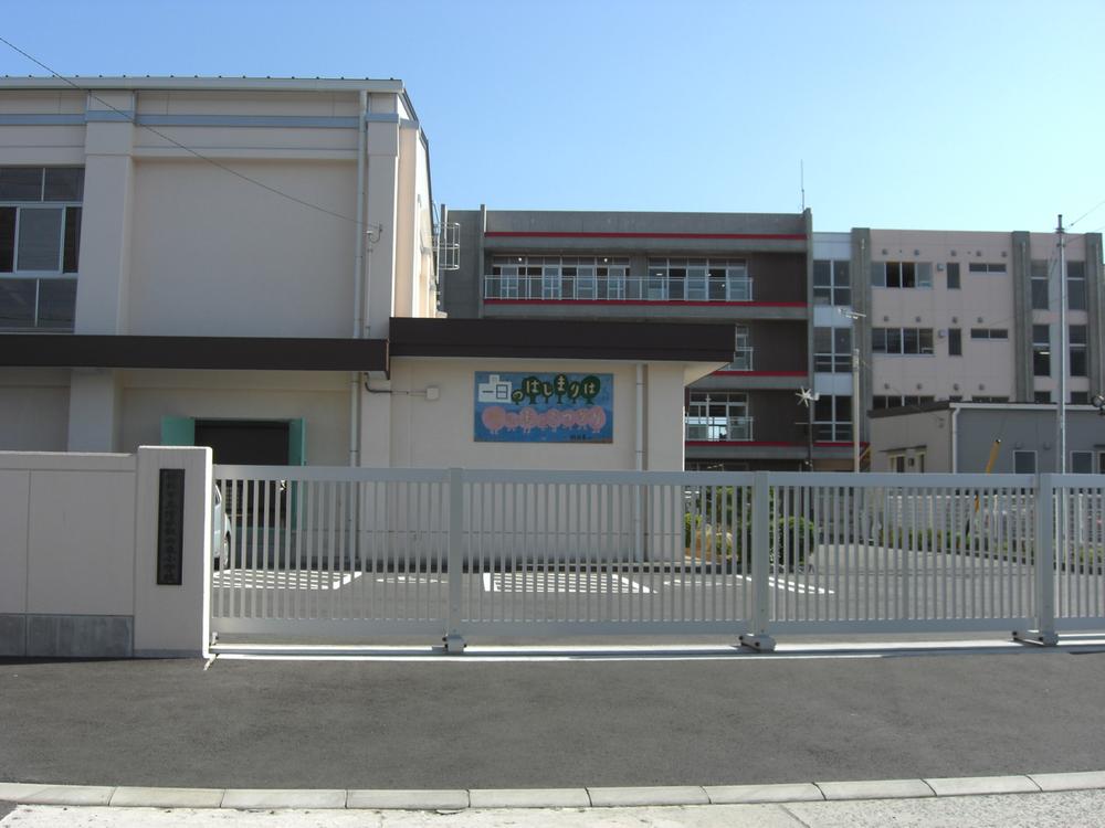 Primary school. 631m to Shizuoka City Shimizu Iida East Elementary School