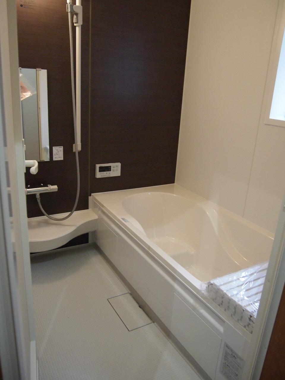 Bathroom. Indoor (11 May 2013) Shooting