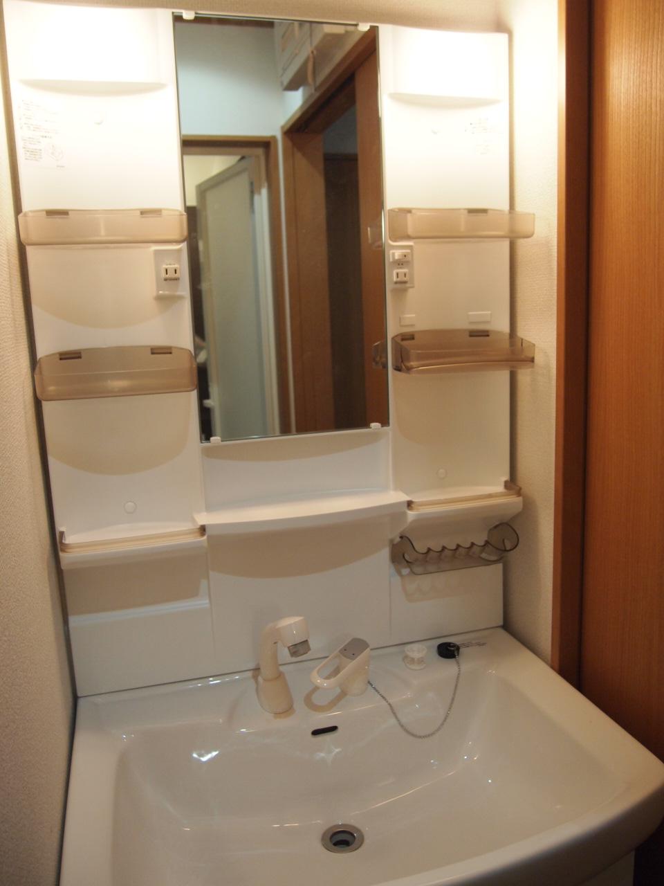 Wash basin, toilet. Indoor (11 May 2013) Shooting
