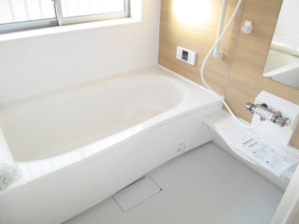 Bathroom. Bathroom with large windows ☆