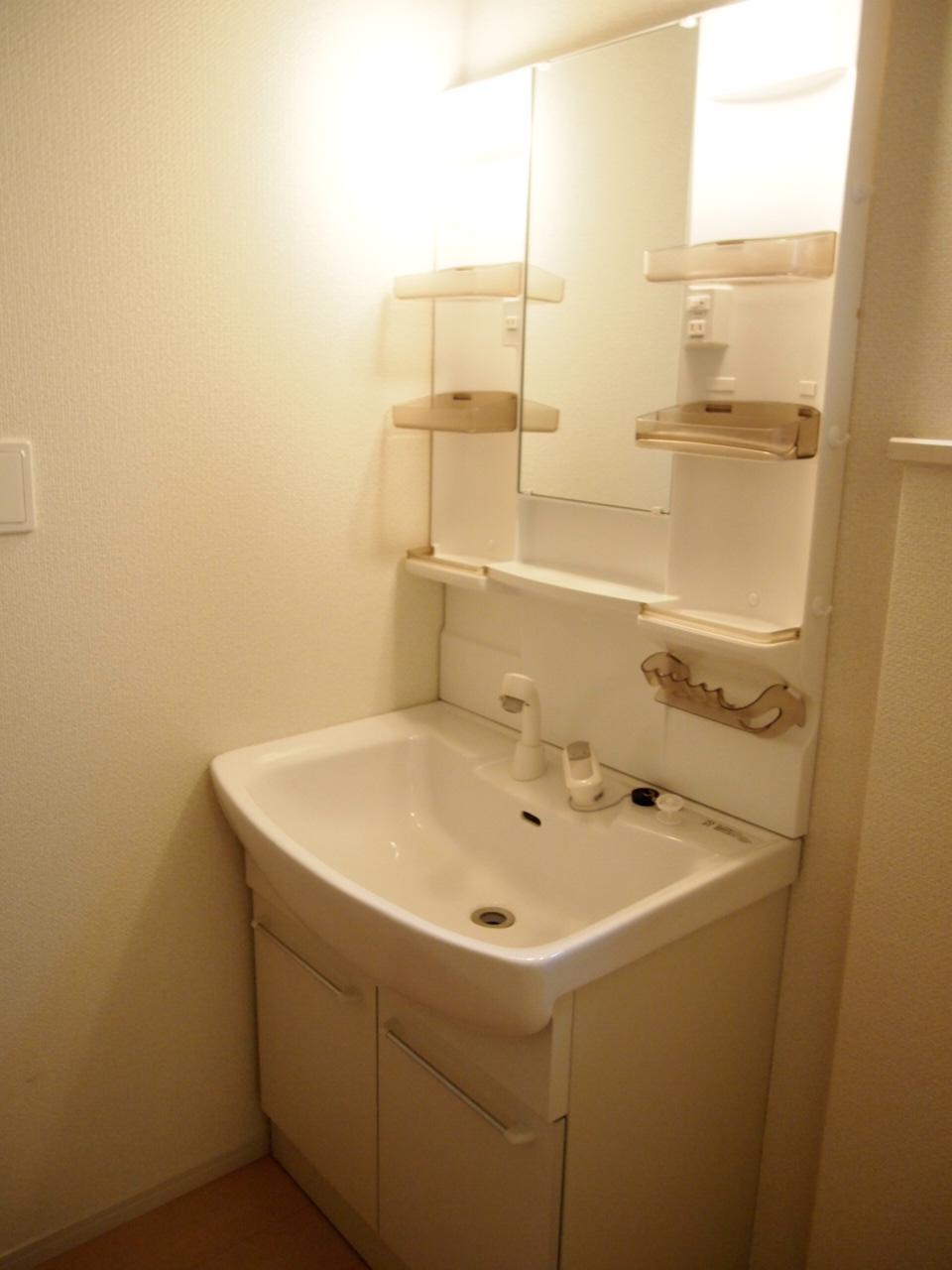 Wash basin, toilet. Indoor (12 May 2013) Shooting
