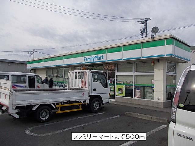 Convenience store. 500m to Family Mart (convenience store)