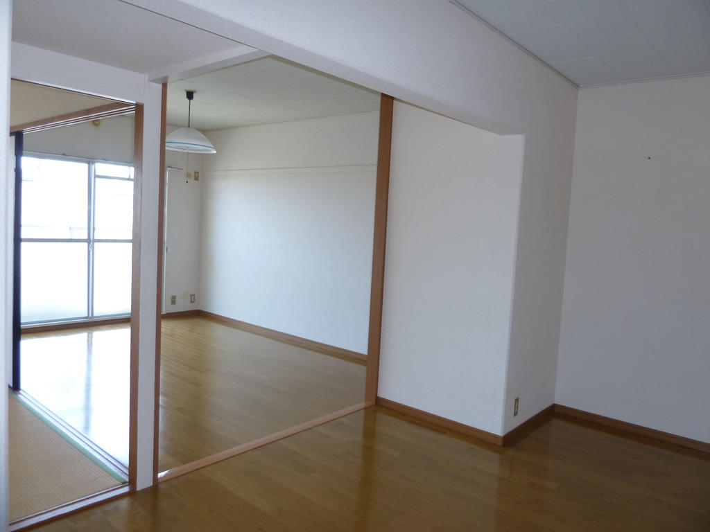 Other room space. Western-style room as seen from the LDK side