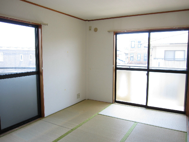 Other room space. There are two directions veranda