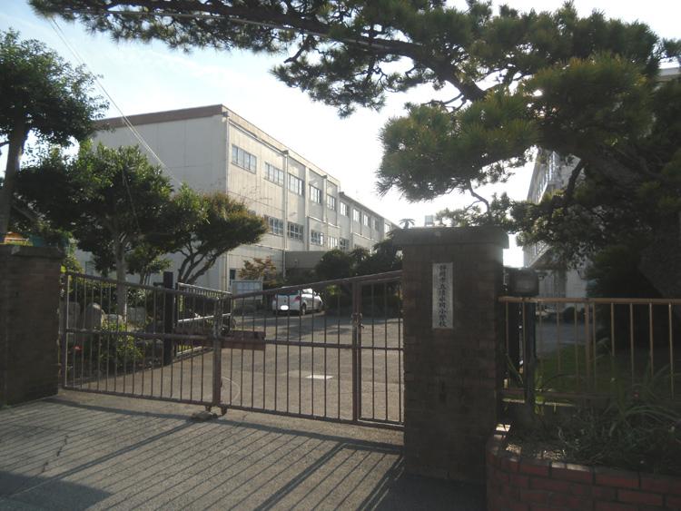 Primary school. 910m to Shizuoka City Shimizu Oka Elementary School