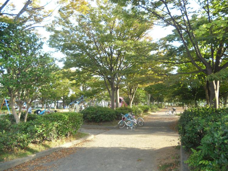 park. 550m until Shimizu moon-cho Park