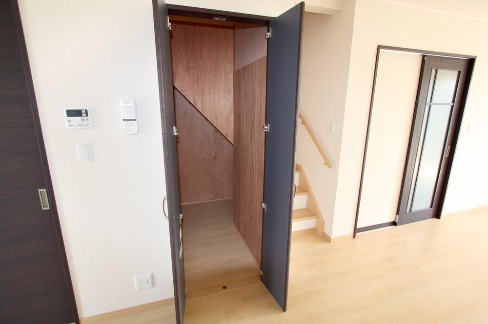 Receipt. Living of stairs under storage