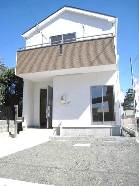 Local appearance photo. Local (10 May 2013) Shooting