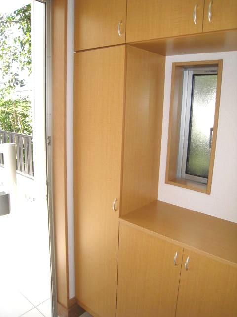 Entrance. Indoor (10 May 2013) Shooting