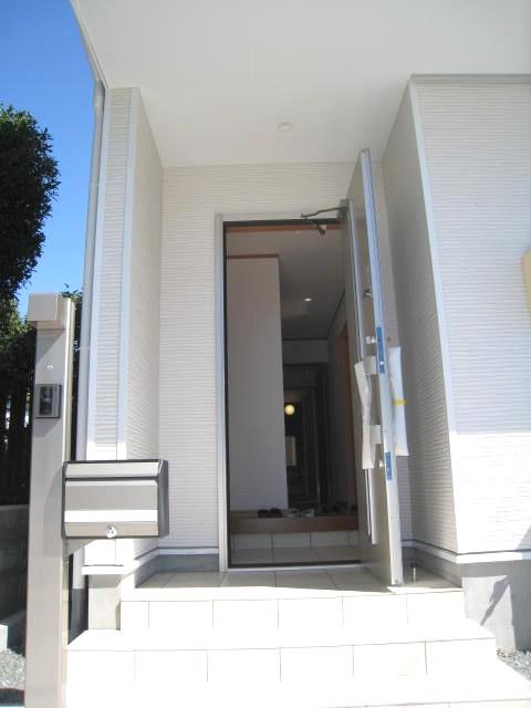 Entrance. Local (10 May 2013) Shooting