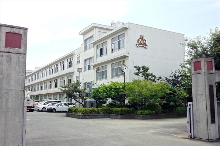 Junior high school. 800m to Shizuoka Municipal Osato Junior High School