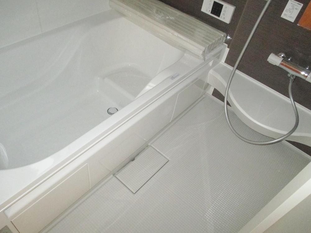 Bathroom. 1 Pledge spacious bathroom ☆ 