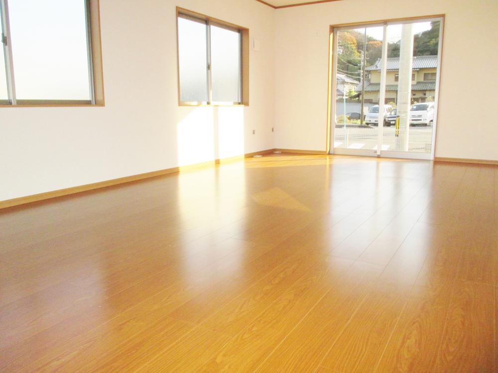 Living. Bright living room ☆ 