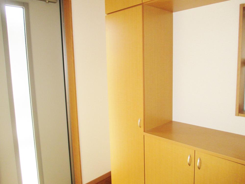 Entrance. Storage of large capacity there ☆ 